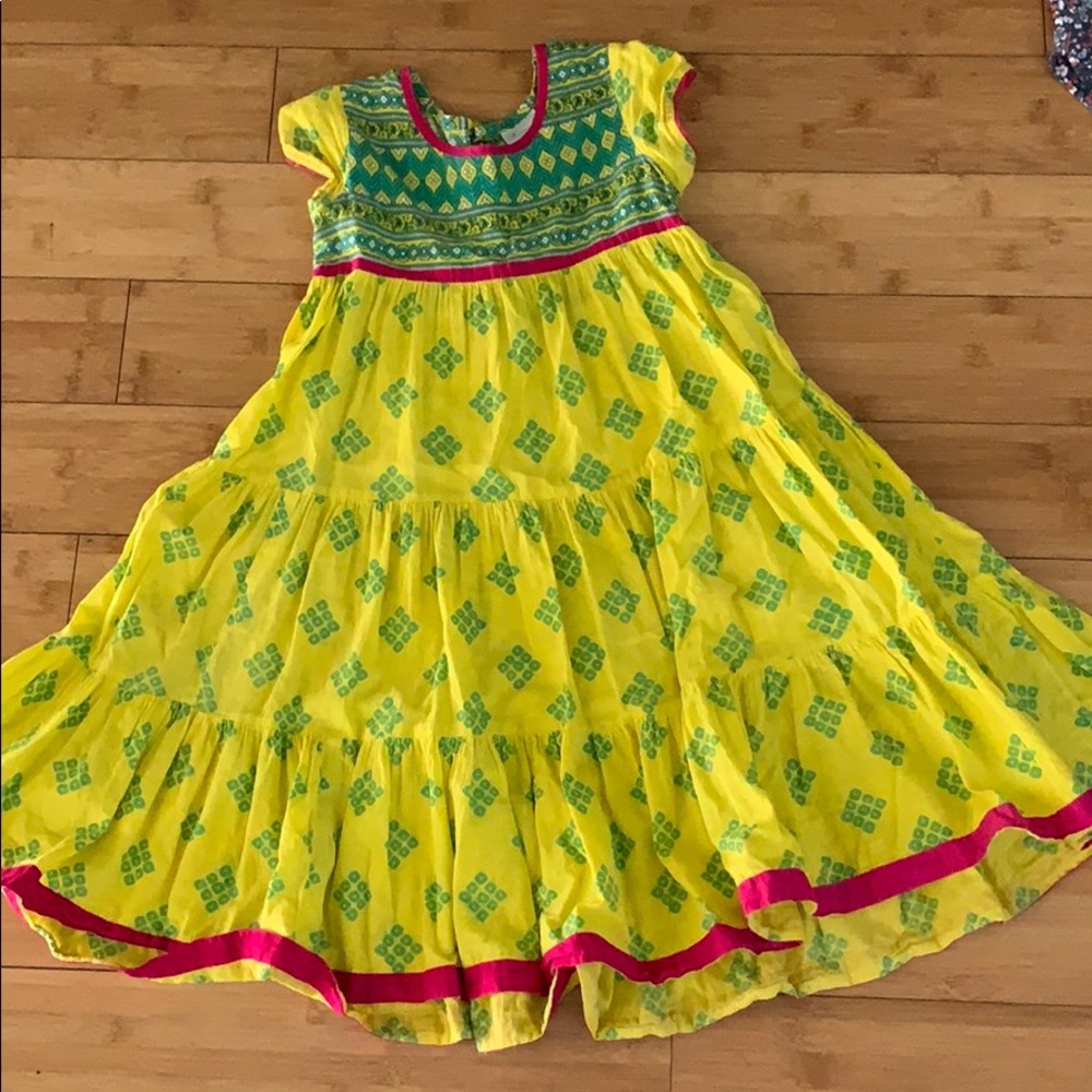 Girl dress Size 5/6 color yellow/green
